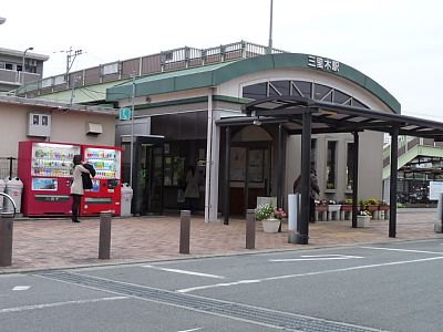 �O���؉w�w��