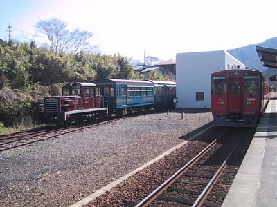 �L��{���̓d�ԂƓ숢�h�S���̃g���b�R���